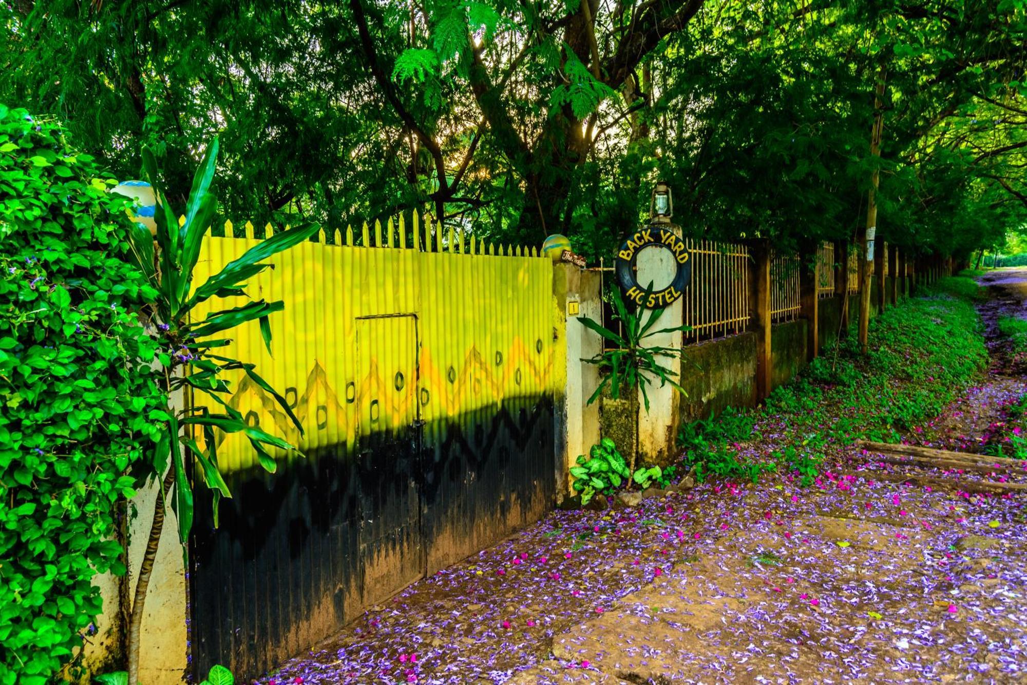 Backyard Hostel Moshi Exterior foto